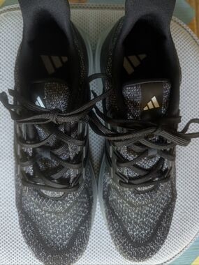 Adidas Men’s Black and Gray Athletic Running Shoes. Size 11 1/2